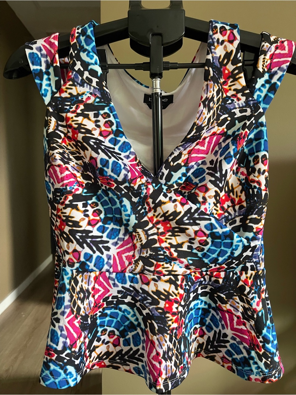 BEBÉ Multicolor V-Neck Peplum Camisole